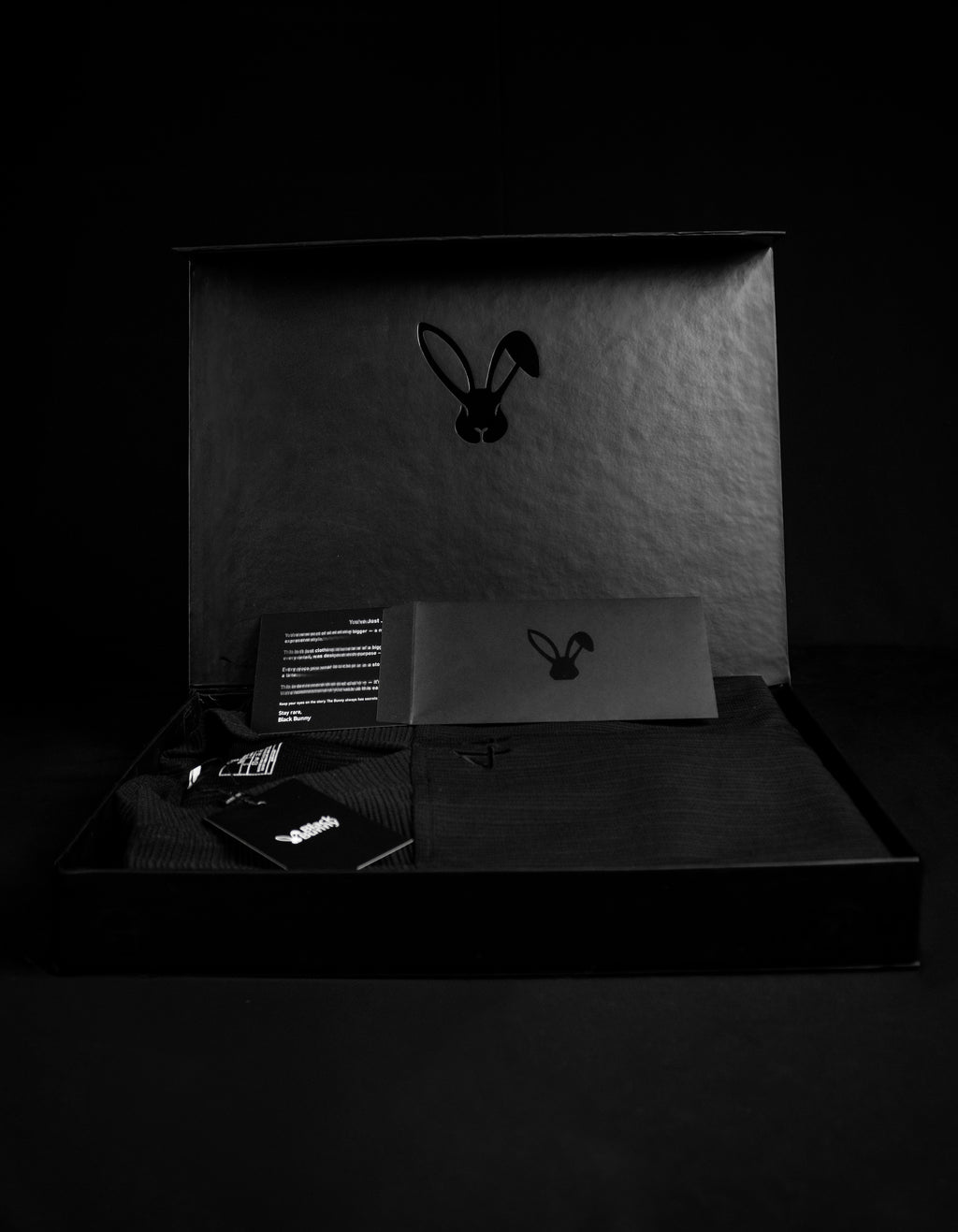 44 Chromo - V-neck T